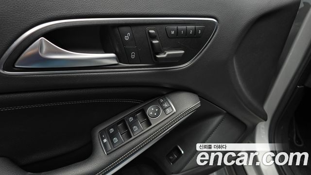 Mercedes-Benz GLA-Class (X156) GLA200 d 4MATIC 2016 — фото 17
