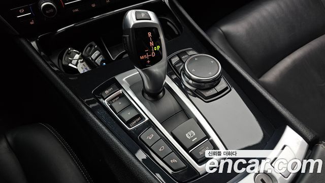 BMW 5 Series GT (F07) GT 30d xDrive 2017 — фото 9