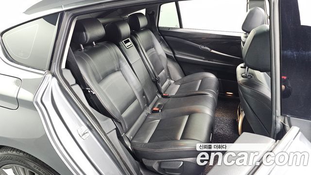 BMW 5 Series GT (F07) GT 30d xDrive 2017 — фото 11