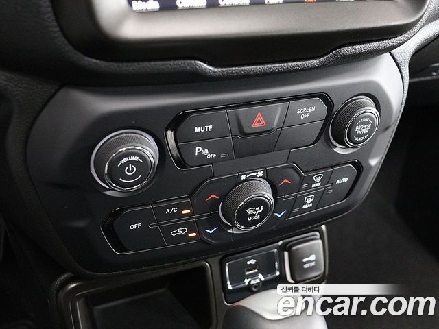 Jeep Renegade 1.3 Limited 2022 — фото 9