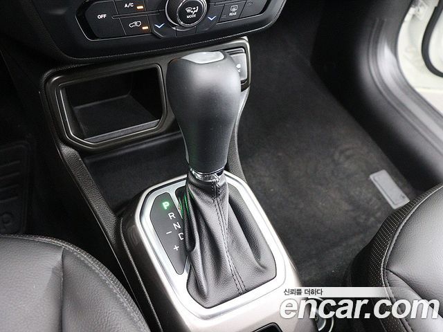 Jeep Renegade 1.3 Limited 2022 — фото 15