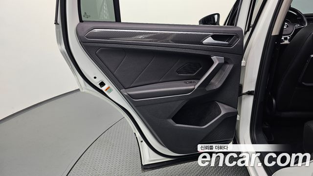 Volkswagen Tiguan (II) 2.0 TDI Prestige 2020 — фото 25