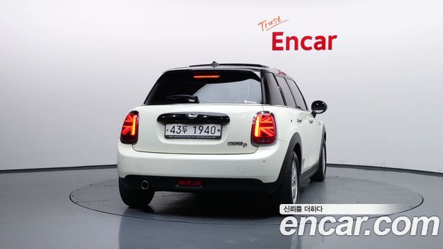 MINI Cooper D 5Door Standard 3rd 2019 — фото 4
