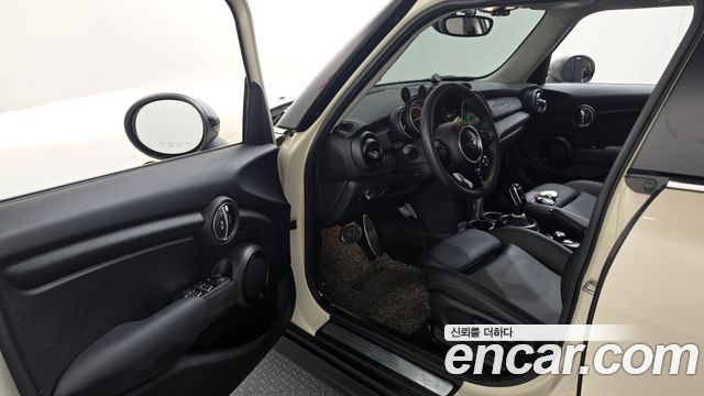 MINI Cooper D 5Door Standard 3rd 2019 — фото 10