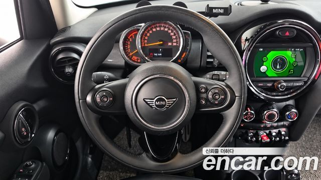 MINI Cooper D 5Door Standard 3rd 2019 — фото 12