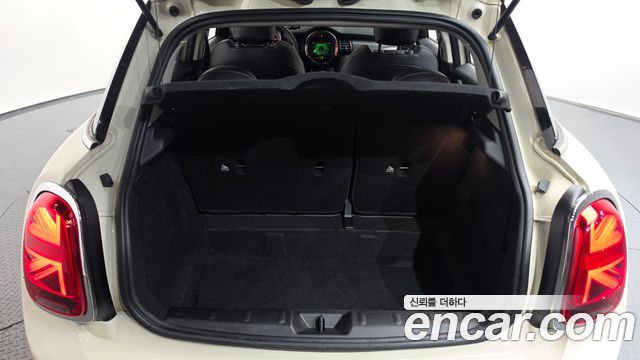 MINI Cooper D 5Door Standard 3rd 2019 — фото 16