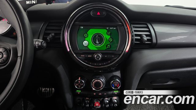 MINI Cooper D 5Door Standard 3rd 2019 — фото 19