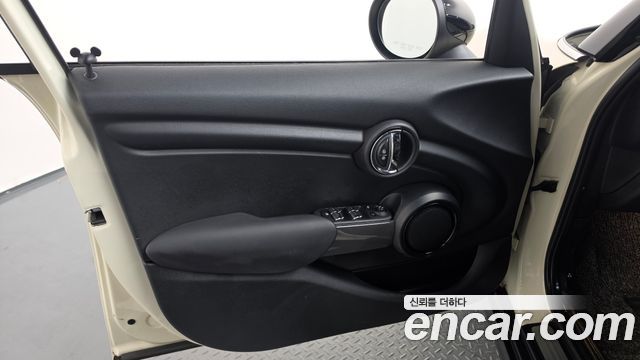 MINI Cooper D 5Door Standard 3rd 2019 — фото 24
