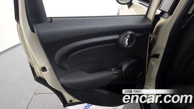 MINI Cooper D 5Door Standard 3rd 2019 — фото 25