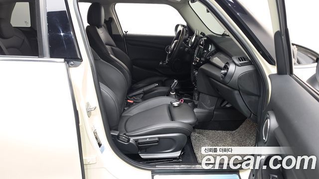 MINI Cooper D 5Door Standard 3rd 2019 — фото 26