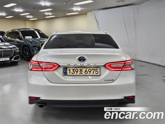 Toyota Camry (XV70) 2.5 XLE Hybrid 2021 — фото 4