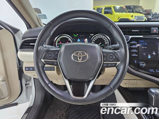 Toyota Camry (XV70) 2.5 XLE Hybrid 2021 — фото 16