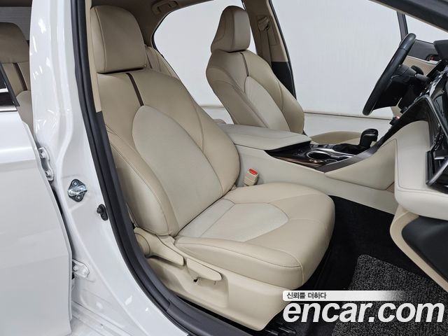 Toyota Camry (XV70) 2.5 XLE Hybrid 2021 — фото 20