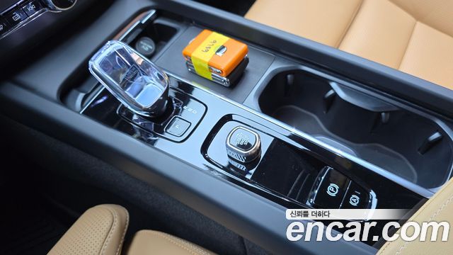 Volvo XC60 (II) T8 Ultra Bright 2025 — фото 9