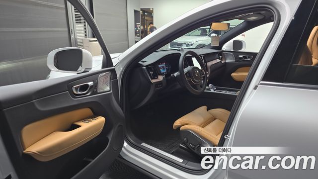 Volvo XC60 (II) T8 Ultra Bright 2025 — фото 10