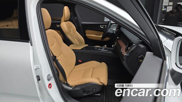 Volvo XC60 (II) T8 Ultra Bright 2025 — фото 12