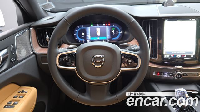 Volvo XC60 (II) T8 Ultra Bright 2025 — фото 13