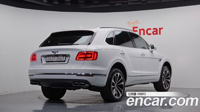 Bentley Bentayga 4.0 V8 2019 — фото 2