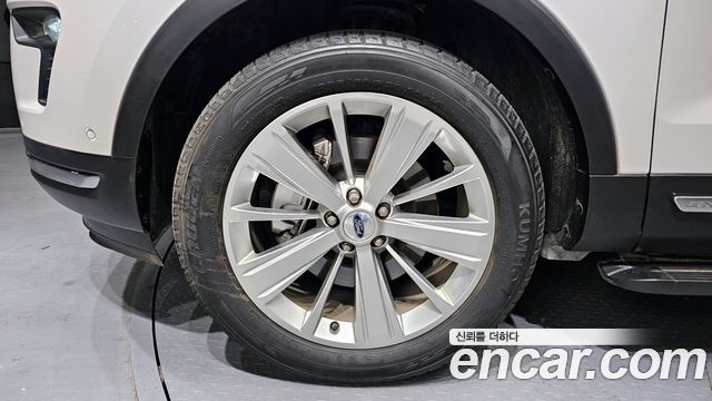 Ford Explorer 2.3 Limited 4WD 5th 2019 — фото 5