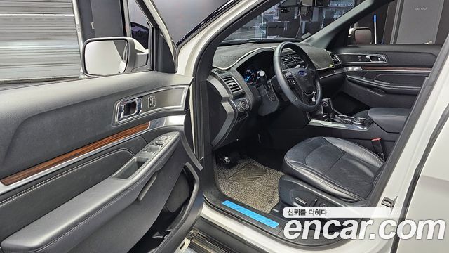 Ford Explorer 2.3 Limited 4WD 5th 2019 — фото 11