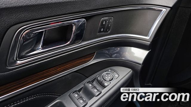 Ford Explorer 2.3 Limited 4WD 5th 2019 — фото 17