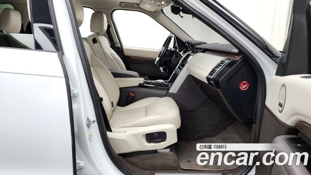 Land Rover Discovery 5 3.0 TD6 HSE 2017 — фото 11