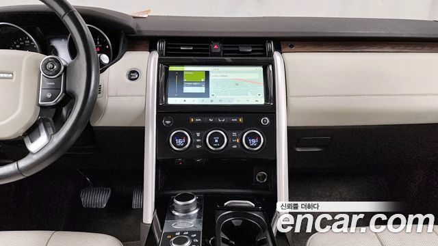 Land Rover Discovery 5 3.0 TD6 HSE 2017 — фото 14