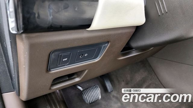 Land Rover Discovery 5 3.0 TD6 HSE 2017 — фото 16