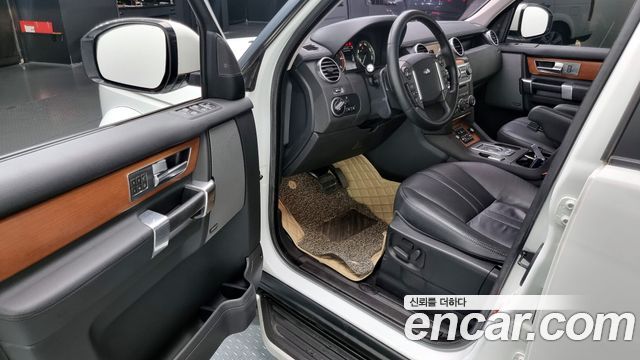 Land Rover Discovery 4 3.0 SDV6 SE 2016 — фото 11