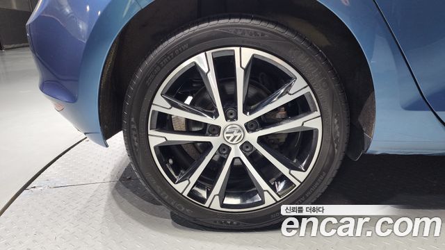 Volkswagen Golf (VII) 2.0 TDI Premium 2015 — фото 5