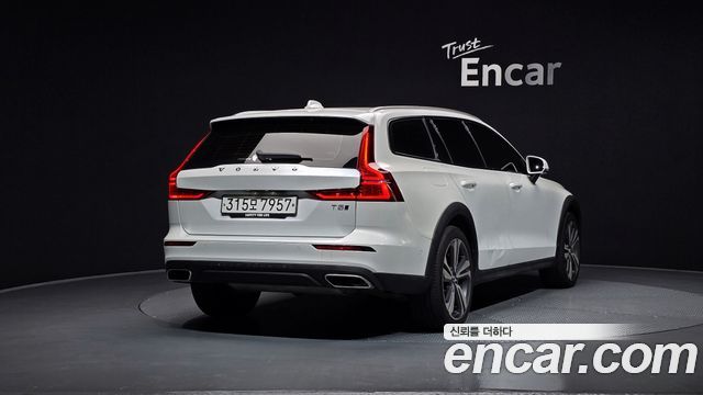 Volvo V60 Cross Country (II) T5 Pro AWD 2020 — фото 2