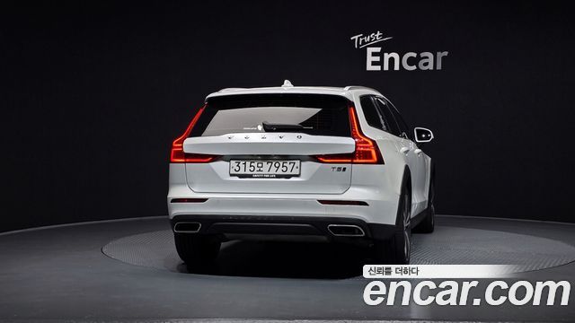 Volvo V60 Cross Country (II) T5 Pro AWD 2020 — фото 4