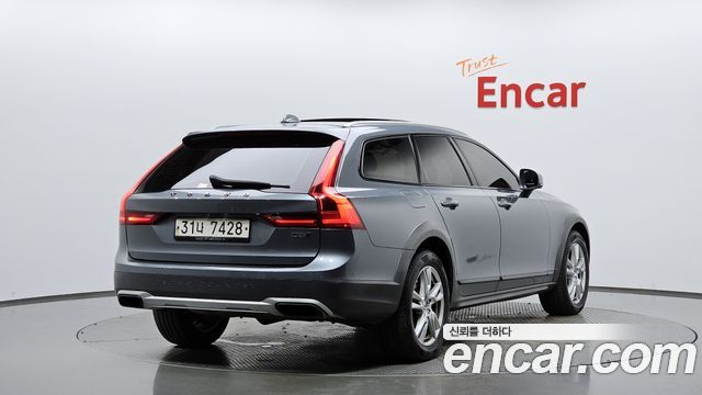 Volvo V90 Cross Country D5 AWD 2018 — фото 2