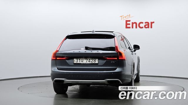 Volvo V90 Cross Country D5 AWD 2018 — фото 4