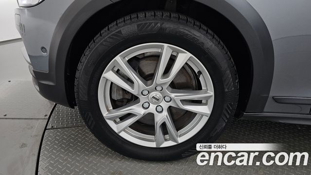 Volvo V90 Cross Country D5 AWD 2018 — фото 5