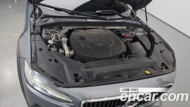 Volvo V90 Cross Country D5 AWD 2018 — фото 6