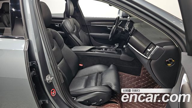 Volvo V90 Cross Country D5 AWD 2018 — фото 11