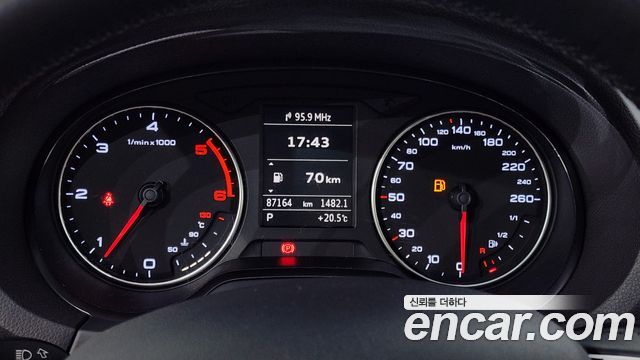 Audi A3 25 TDI Dynamic 8V 2015 — фото 8