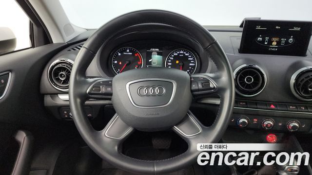 Audi A3 25 TDI Dynamic 8V 2015 — фото 13