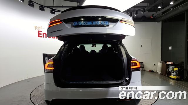 Tesla Model X 75D 2018 — фото 20