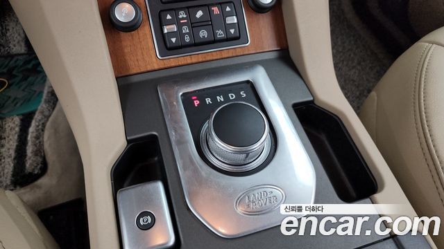 Land Rover Discovery 4 3.0 SDV6 SE 2016 — фото 9