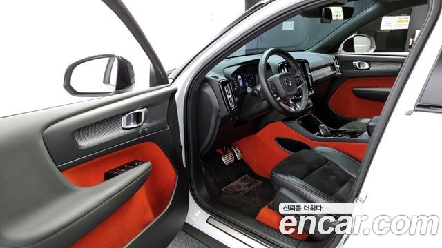 Volvo XC40 B4 R-Design 2021 — фото 10