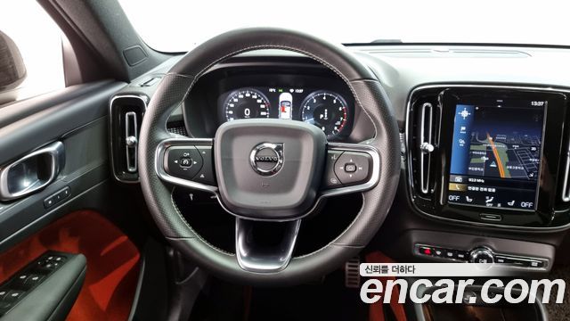 Volvo XC40 B4 R-Design 2021 — фото 13