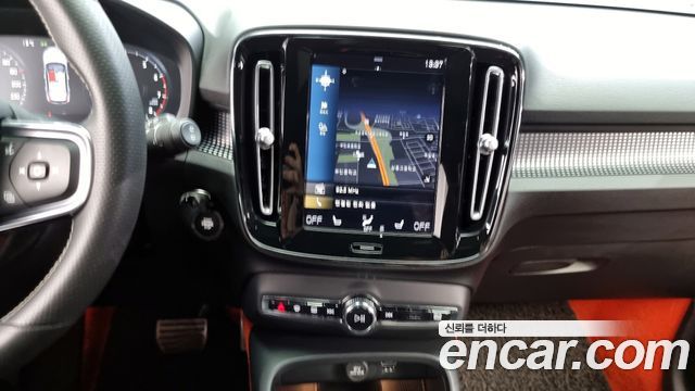 Volvo XC40 B4 R-Design 2021 — фото 14