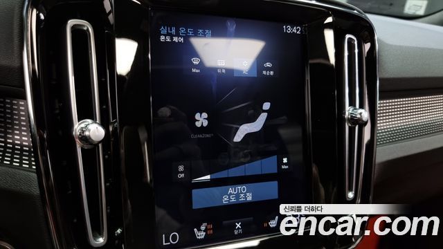 Volvo XC40 B4 R-Design 2021 — фото 19