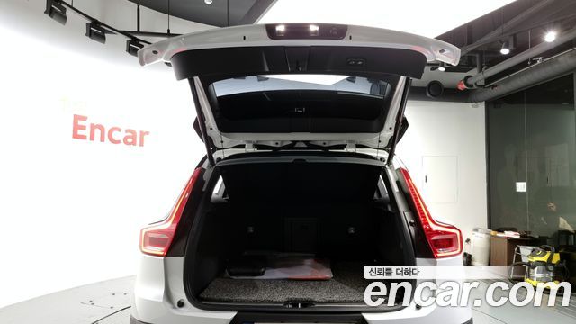 Volvo XC40 B4 R-Design 2021 — фото 20