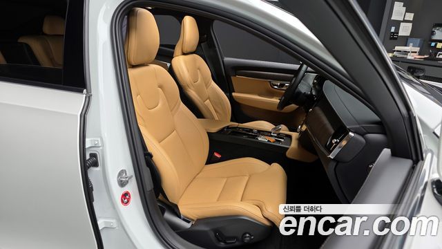 Volvo S90 B6 AWD Ultimate Bright 2024 — фото 12