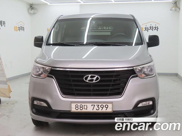 Hyundai Grand Starex Van 5-Seater Smart