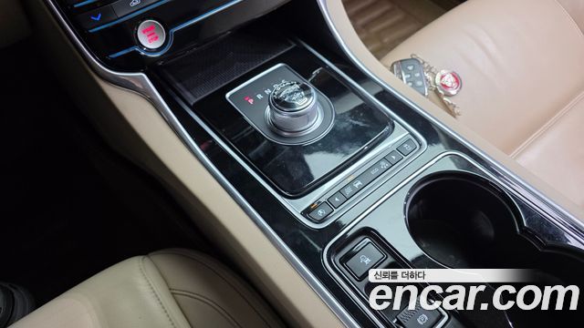 Jaguar XE 20d Prestige 2016 — фото 9