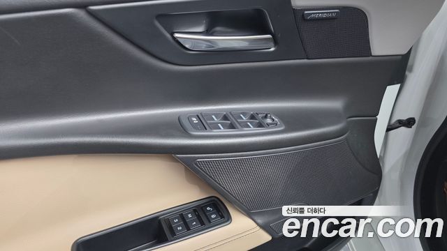 Jaguar XE 20d Prestige 2016 — фото 16